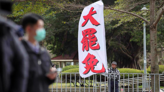 林沛祥示警,民进党若藉由大罢免暗渡陈仓通过法案,恐全民受损。 林沛祥示警,民进党若藉由大罢免暗渡陈仓通过法案,恐全民受损。