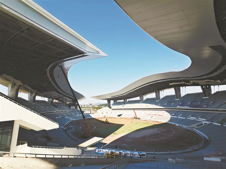 正在升级改造的广东奥体中心 正在升级改造的广东奥体中心