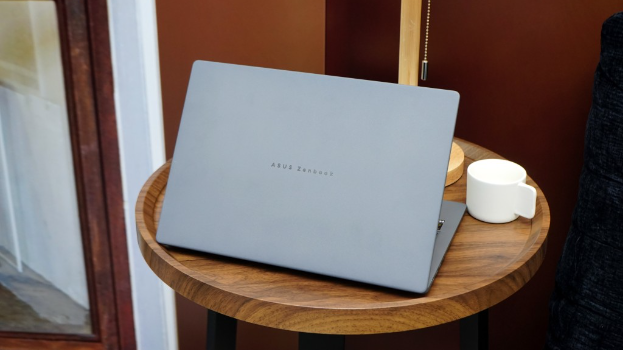 Zenbook A14做得如此轻巧,因全机身用上新研发陶瓷铝合金,且有更佳的防刮、防磨损表现。 Zenbook A14做得如此轻巧,因全机身用上新研发陶瓷铝合金,且有更佳的防刮、防磨损表现。