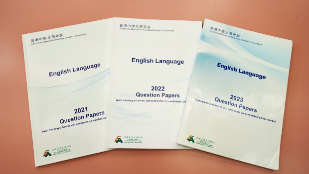 在备战英文科时,不少同学都会操练历届试题作练习。 在备战英文科时,不少同学都会操练历届试题作练习。