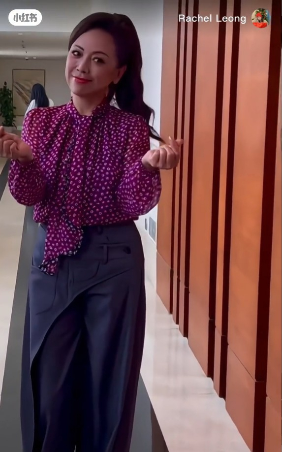 邓萃雯更向粉丝畀心。 邓萃雯更向粉丝畀心。