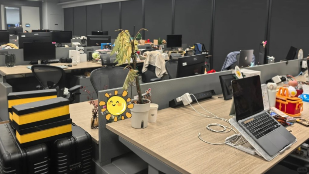 大疆的人事部会在晚上9时扫场式催促员工下班。 大疆的人事部会在晚上9时扫场式催促员工下班。