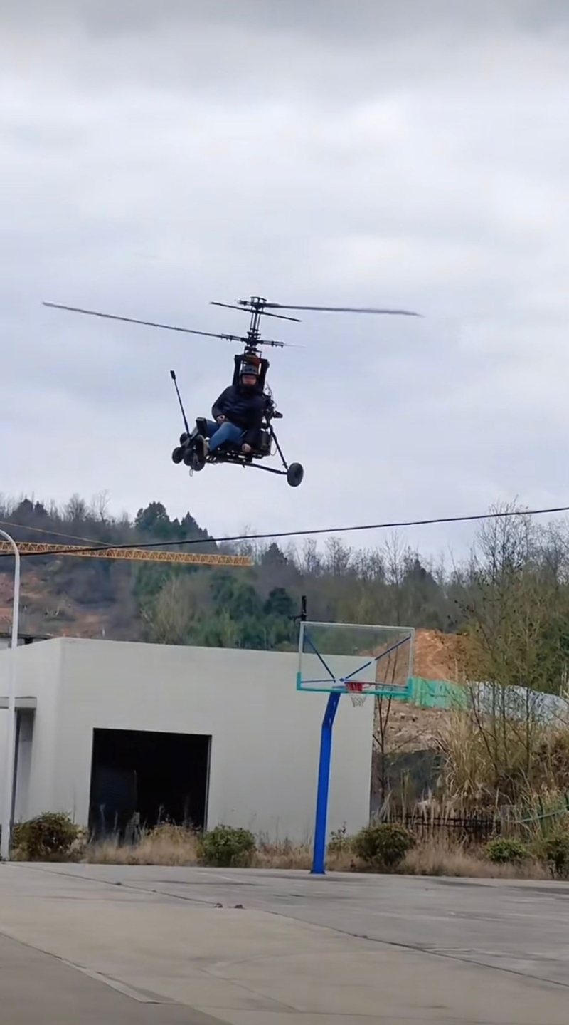 大叔花35万买飞行器自学飞行。 抖音@唐飞机 大叔花35万买飞行器自学飞行。 抖音@唐飞机