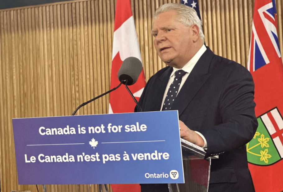 加拿大安大略省省长福特周二(11日)宣布,该省暂停对向美国三个州出口的电力征收25%附加费。路透社 加拿大安大略省省长福特周二(11日)宣布,该省暂停对向美国三个州出口的电力征收25%附加费。路透社