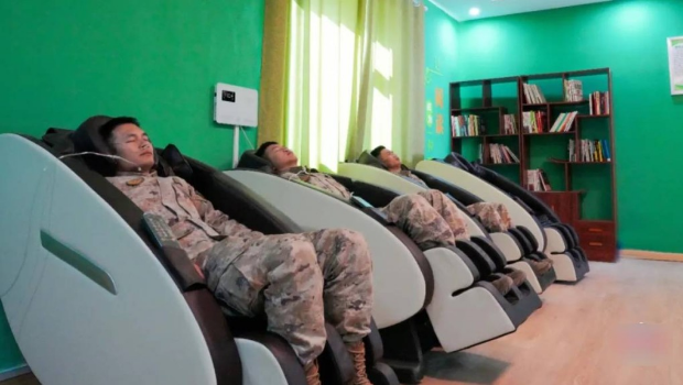 西藏军区常备各类供氧设备,供士兵随时“补氧”预防高原反应。 西藏军区常备各类供氧设备,供士兵随时“补氧”预防高原反应。