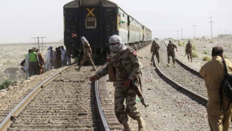 巴基斯坦有火车被武装分子袭击,逾百人被挟持。X@PJMishra121110 巴基斯坦有火车被武装分子袭击,逾百人被挟持。X@PJMishra121110