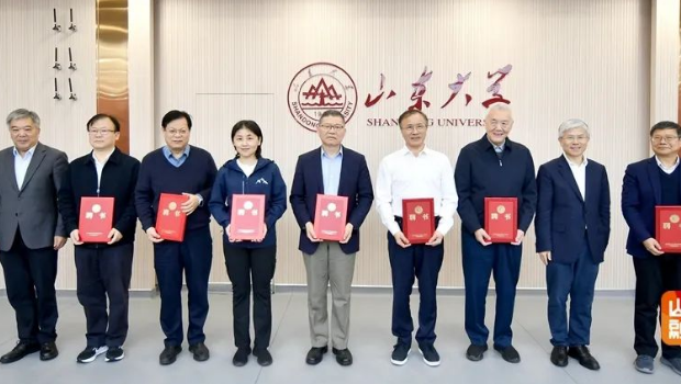 聘任仪式。 聘任仪式。