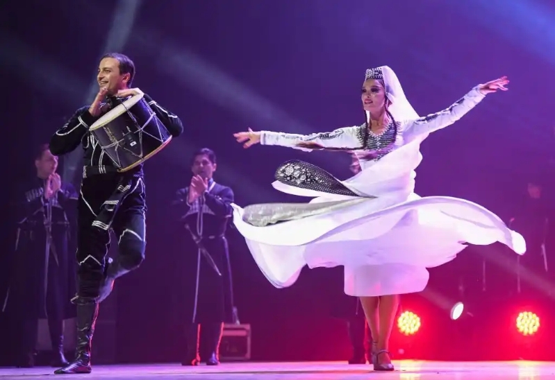 格鲁吉亚国家歌舞团在第六届中国新疆国际民族舞蹈节期间演出 格鲁吉亚国家歌舞团在第六届中国新疆国际民族舞蹈节期间演出