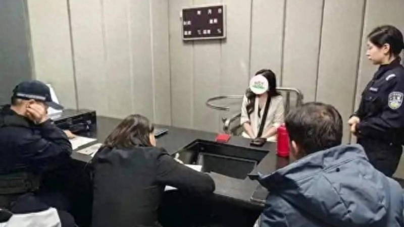 通宵协商下,杨某(中)终肯先偿还50多万元。 湘潭市中级人民法院 通宵协商下,杨某(中)终肯先偿还50多万元。 湘潭市中级人民法院