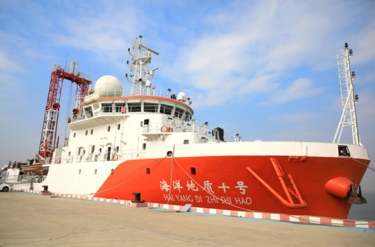 科考船停靠在广州海洋地质调查局码头 科考船停靠在广州海洋地质调查局码头