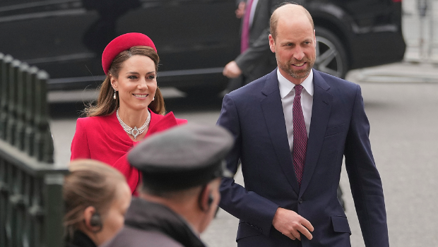 英国威廉王子风趣地自嘲自己日渐稀疏的发量,引发现场笑声。 英国威廉王子风趣地自嘲自己日渐稀疏的发量,引发现场笑声。