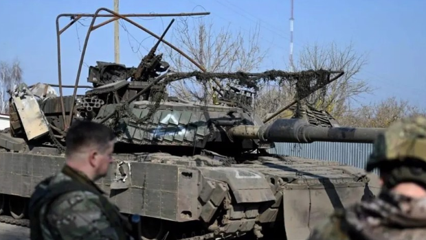 俄军在库尔斯克俘获乌军受损的M1A1坦克。 俄军在库尔斯克俘获乌军受损的M1A1坦克。