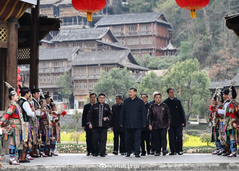 习近平在贵州考察。 习近平在贵州考察。