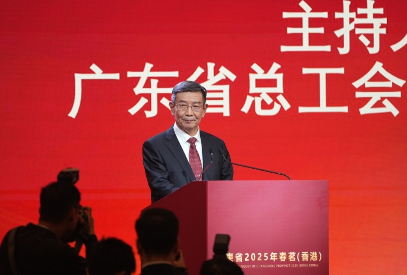 广东省人大常委会副主任、广东省总工会主席、广东省粤港澳合作促进会会长黄宁生。 广东省人大常委会副主任、广东省总工会主席、广东省粤港澳合作促进会会长黄宁生。