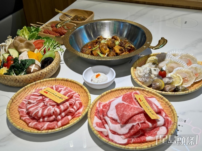 餐厅特别推出“名菜+火锅”的创新模式,可先品尝一款精致名菜再享用火锅 餐厅特别推出“名菜+火锅”的创新模式,可先品尝一款精致名菜再享用火锅