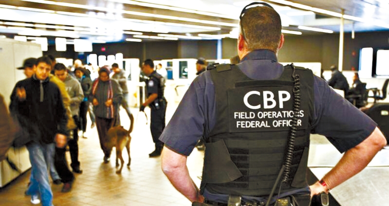 美国移民入境政策收紧。 美国移民入境政策收紧。