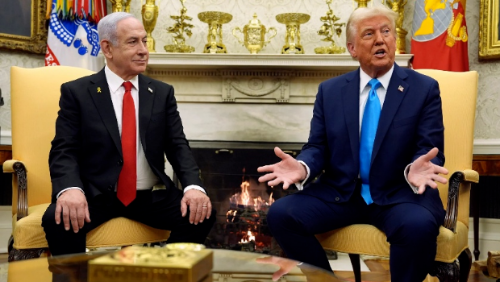 2025年2月4日,美国总统特朗普在白宫椭圆形办公室与以色列总理内塔尼亚胡(左)会面。 2025年2月4日,美国总统特朗普在白宫椭圆形办公室与以色列总理内塔尼亚胡(左)会面。