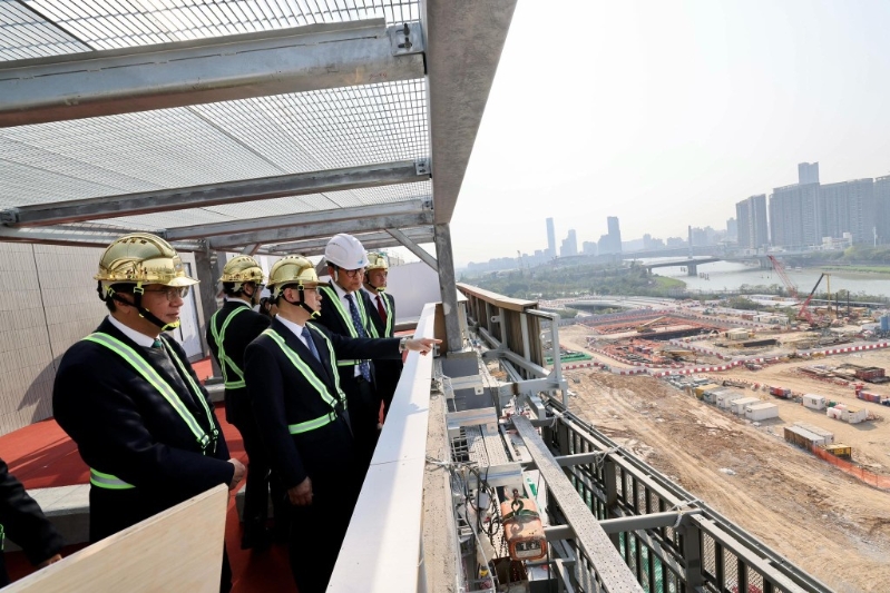 河套地区将进一步吸引海内外顶尖企业和高端人才进驻。 河套地区将进一步吸引海内外顶尖企业和高端人才进驻。