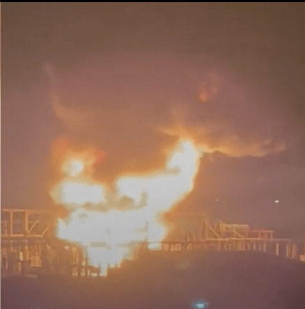 伦敦希斯路机场发生火警 伦敦希斯路机场发生火警