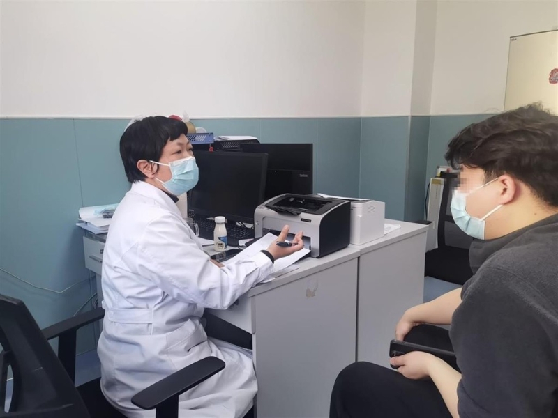 男子日行万步减肥反增增加了体重,到医院救医。 极目新闻 男子日行万步减肥反增增加了体重,到医院救医。 极目新闻