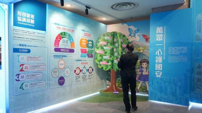 杨何蓓茵,公务员事务局和公务员学院会在现有培训工作的基础上,进一步把国安教育和爱国教育结合。杨何蓓茵fb 杨何蓓茵,公务员事务局和公务员学院会在现有培训工作的基础上,进一步把国安教育和爱国教育结合。杨何蓓茵fb