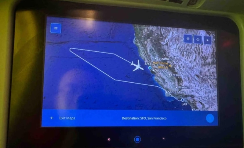 机上座椅显示频显示飞机折返旧金山。 极目新闻 机上座椅显示频显示飞机折返旧金山。 极目新闻