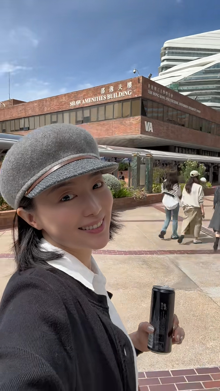 日前,马赛在小红书上发佈了一段现身香港理工大学出席研讨会的影片。 日前,马赛在小红书上发佈了一段现身香港理工大学出席研讨会的影片。