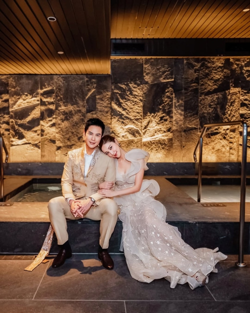 陈凯琳和郑嘉颖结婚多件仍好恩爱。 陈凯琳和郑嘉颖结婚多件仍好恩爱。