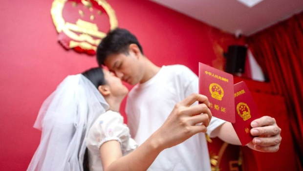 内地再推便利结婚措施,新人毋须一定返回老家领证。新华社 内地再推便利结婚措施,新人毋须一定返回老家领证。新华社