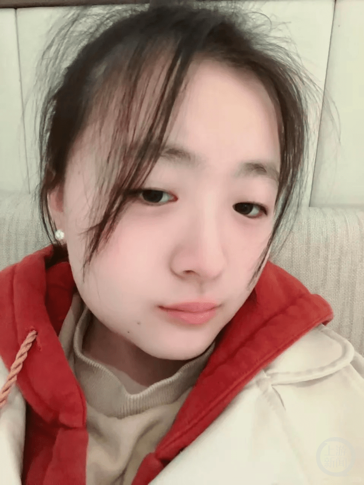 家住深圳、青岛电影学院24岁大四学生刘摩西。 笑圈少女@微博 家住深圳、青岛电影学院24岁大四学生刘摩西。 笑圈少女@微博