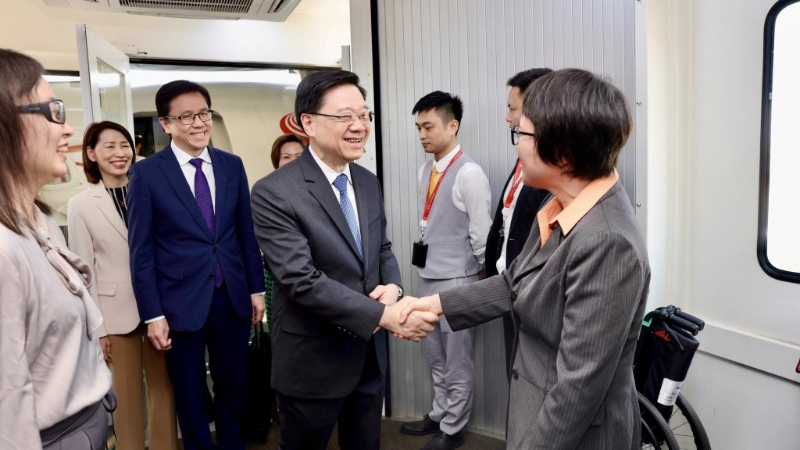 行政长官李家超今日(25日)抵达海南海口。李家超FB图片 行政长官李家超今日(25日)抵达海南海口。李家超FB图片