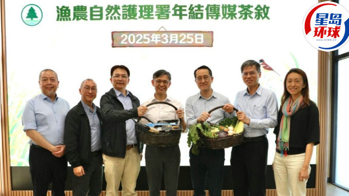 黎坚明(中) 黎坚明(中)