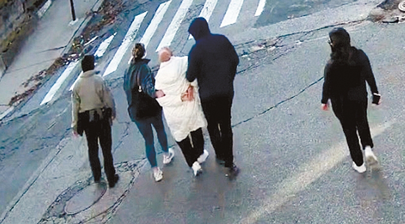 被捕塔夫茨大学博士。 被捕塔夫茨大学博士。