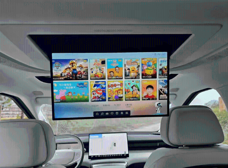 小鹏X9内有一个巨大视频屏幕。 非涉事车辆 小鹏X9内有一个巨大视频屏幕。 非涉事车辆