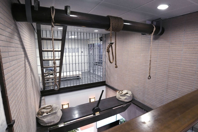 访客可参观绞刑台,了解往日执行死刑的情境。 访客可参观绞刑台,了解往日执行死刑的情境。