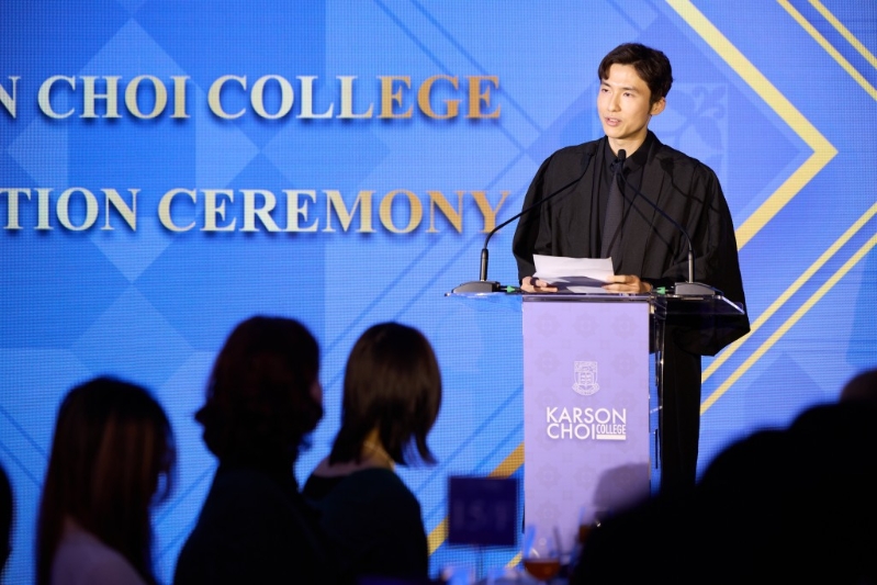 蔡加讚激励学子:“你们的使命是质疑惯例、拥抱失败。因为突破往往就藏在挫折之中。” 蔡加讚激励学子:“你们的使命是质疑惯例、拥抱失败。因为突破往往就藏在挫折之中。”