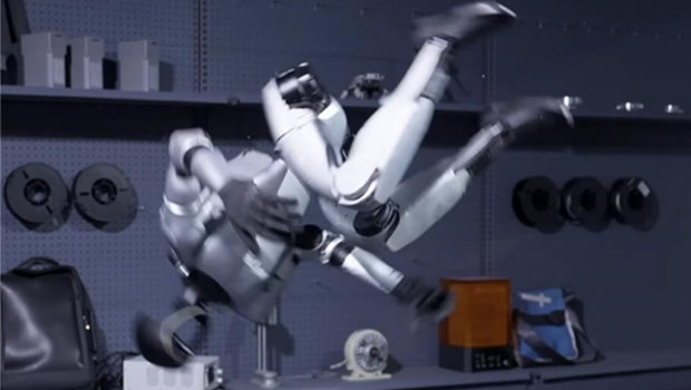 宇树人形机器人G1日前完成了全球首次原地侧空翻。 宇树人形机器人G1日前完成了全球首次原地侧空翻。