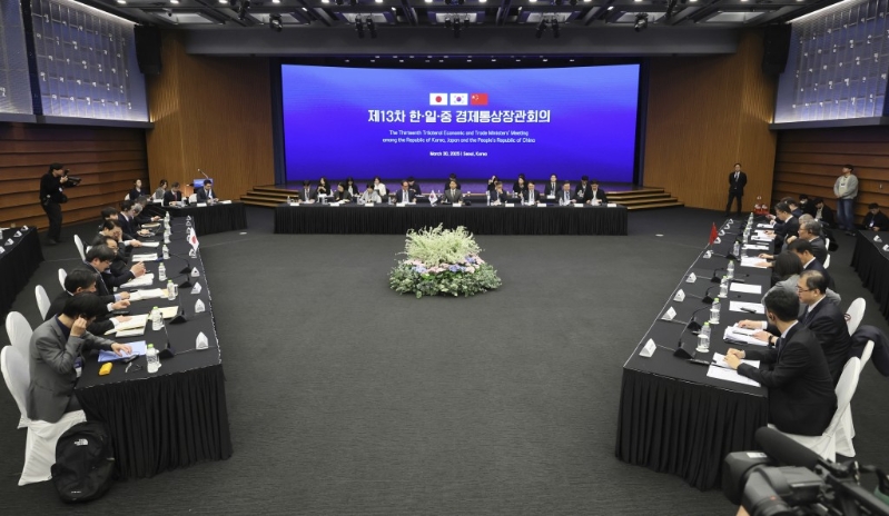 第13次中日韩经贸部长会议3月30日在韩国首尔举行。 美联社 第13次中日韩经贸部长会议3月30日在韩国首尔举行。 美联社
