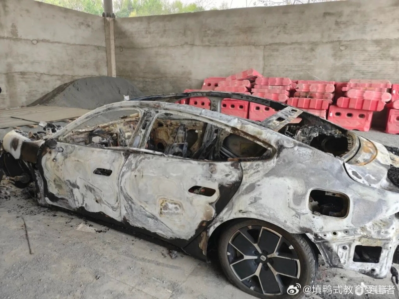 肇事车辆烧成废铁 肇事车辆烧成废铁