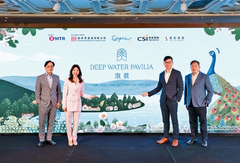 新世界何家欣(左二)表示,公司牵头发展的黄竹坑站滶晨料于第二季内开售。右二为帝国姚志伟、左一为资本策略何乐辉、右一为丽新潘锐民。 新世界何家欣(左二)表示,公司牵头发展的黄竹坑站滶晨料于第二季内开售。右二为帝国姚志伟、左一为资本策略何乐辉、右一为丽新潘锐民。