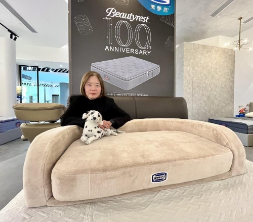 Ophelia早前从日本引入专为猫狗而设的「主子床褥」,甚受欢迎。 Ophelia早前从日本引入专为猫狗而设的「主子床褥」,甚受欢迎。