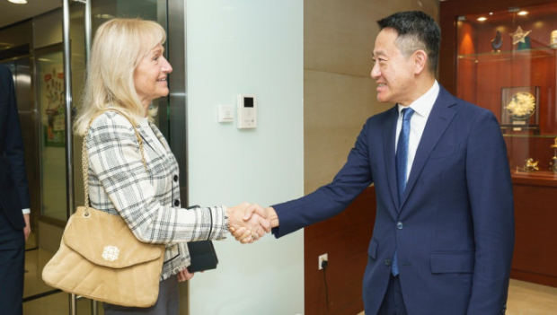 陈子达与荷兰海关关长会面 陈子达与荷兰海关关长会面