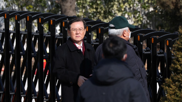 尹锡悦代表律师尹甲根对这次宣判结果表示遗憾。路透社 尹锡悦代表律师尹甲根对这次宣判结果表示遗憾。路透社