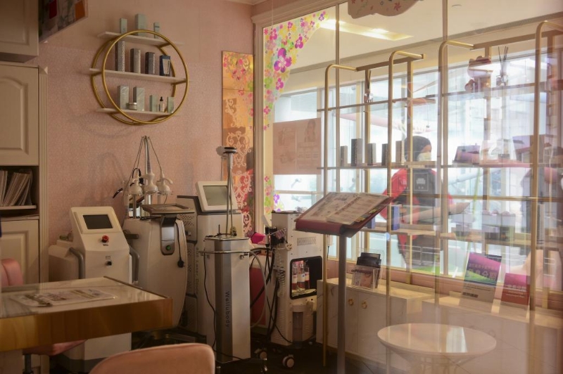 美容中心收购价取决于其业绩、客人数目等因素。 美容中心收购价取决于其业绩、客人数目等因素。