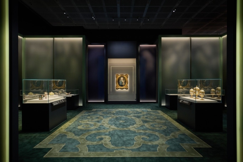 “当紫禁城遇上凡尔赛宫——十七、十八世纪中法文化交流”展览由香港故宫文化博物馆、故宫博物院与法国凡尔赛宫联合主办,展出来自两大世界遗产——紫禁城及凡尔赛宫的逾百件珍品。 “当紫禁城遇上凡尔赛宫——十七、十八世纪中法文化交流”展览由香港故宫文化博物馆、故宫博物院与法国凡尔赛宫联合主办,展出来自两大世界遗产——紫禁城及凡尔赛宫的逾百件珍品。