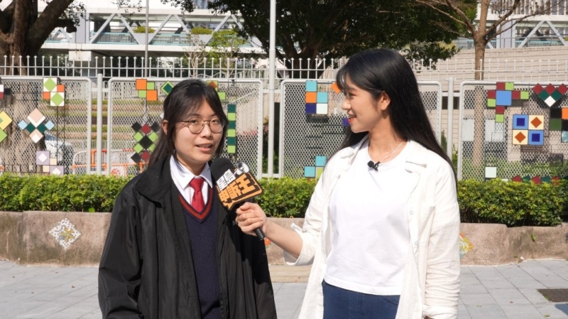 学生许晴晴称曾有网友向她表明希望成为自己的女朋友,但她根本不知道对方真实身份。 学生许晴晴称曾有网友向她表明希望成为自己的女朋友,但她根本不知道对方真实身份。