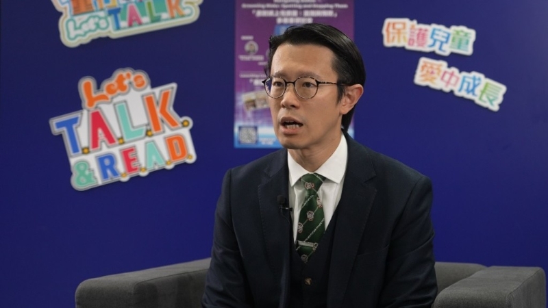 英华书院校长兼香港直资学校议会主席陈狄安对警方网上性诱识调查数字感到震惊及忧虑。 英华书院校长兼香港直资学校议会主席陈狄安对警方网上性诱识调查数字感到震惊及忧虑。