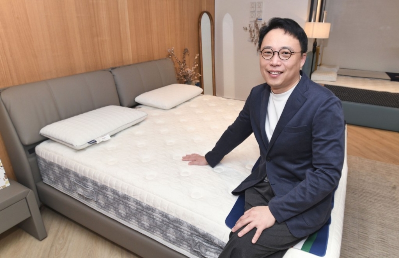 Magniflex香港及澳门负责人Ronald Ong指出, 要留意床褥并非越硬越好,最重要是承托力足够,另外亦可留意研发团队和国际认证等资料。 Magniflex香港及澳门负责人Ronald Ong指出, 要留意床褥并非越硬越好,最重要是承托力足够,另外亦可留意研发团队和国际认证等资料。