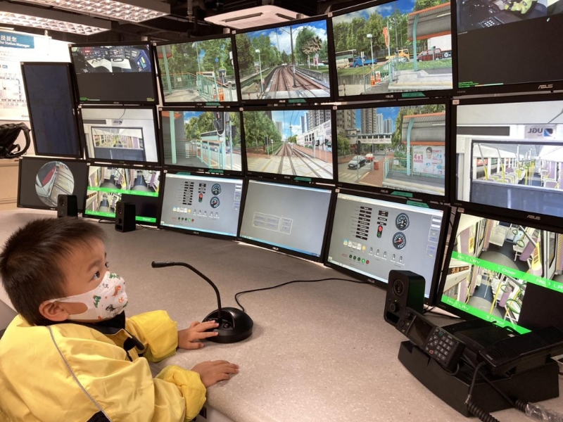 “各位乘客,下一站‘屯门码头’。”(图片授权:fb@猪仔包の开心日常) “各位乘客,下一站‘屯门码头’。”(图片授权:fb@猪仔包の开心日常)