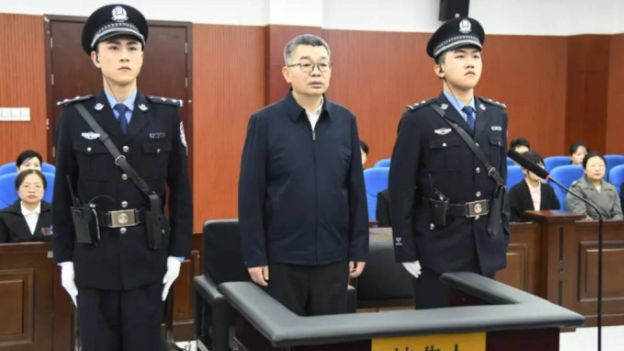 中海油前总经理李勇收贿逾¥6794万,案件一审开庭。央视截图 中海油前总经理李勇收贿逾¥6794万,案件一审开庭。央视截图